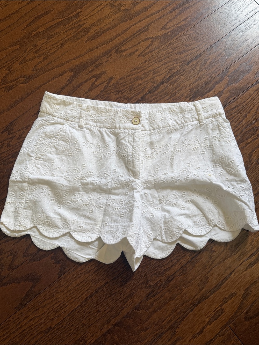 Crown & Ivy White Eyelet Scallop Hem Women's Shorts
